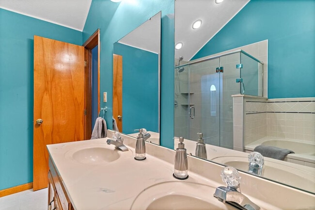 Building Photo - 2422 Cedar Crest Dr