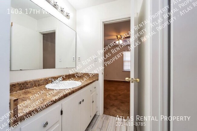 Building Photo - 1403 17th Way S