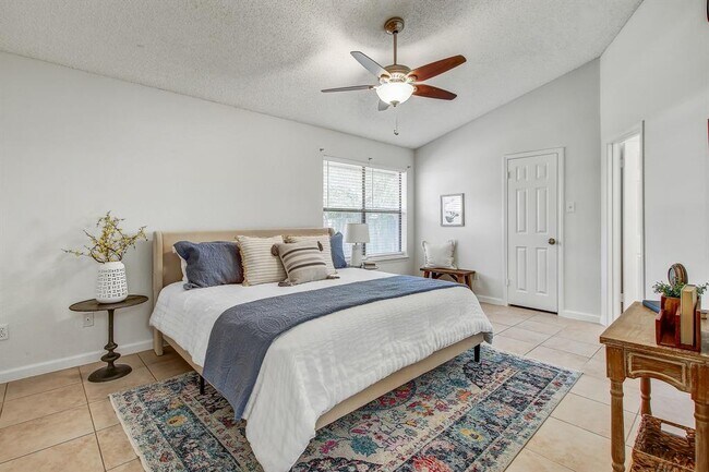 Building Photo - 17516 Klamath Falls Dr