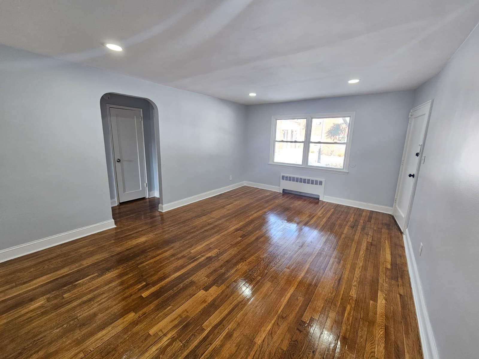 Building Photo - 353 S Center St