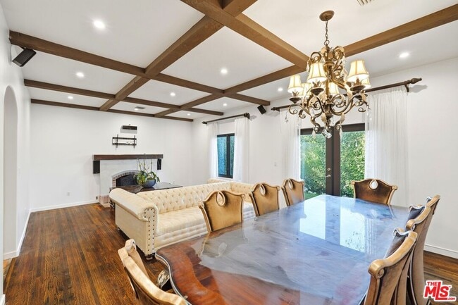 Building Photo - 5995 Saturn St