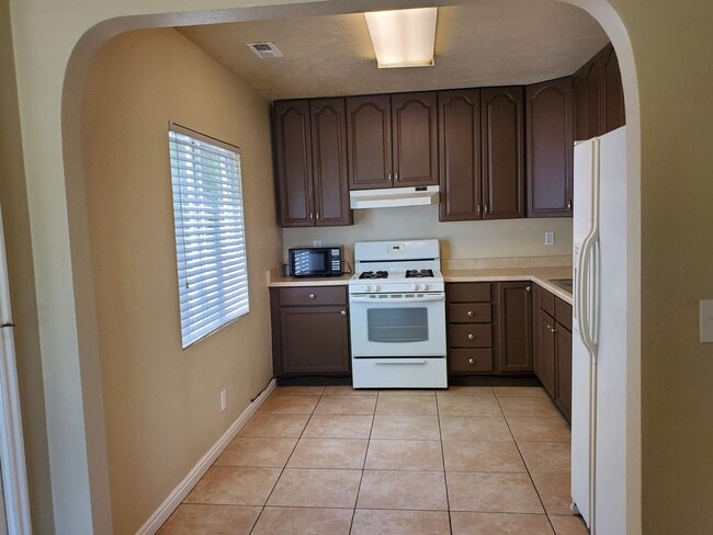 Building Photo - 66 W Oakland Ave