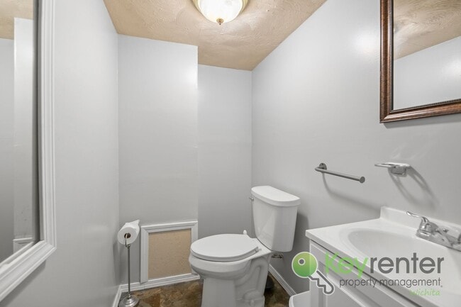 Building Photo - 3 Bedroom | 3 Bathroom - Ready to Entertai...