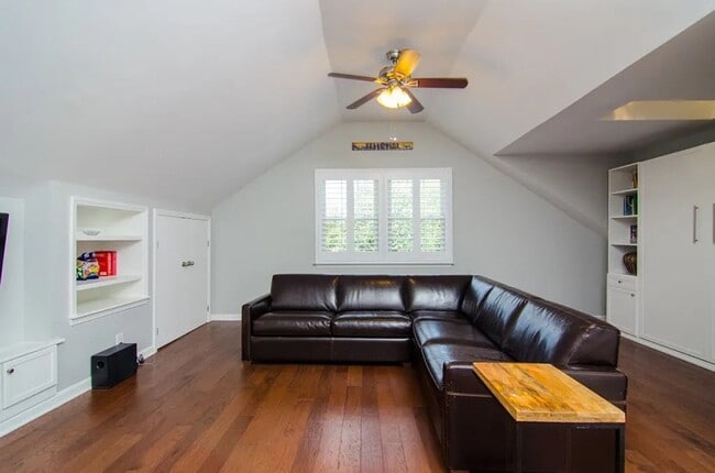 Building Photo - Fantastic Cottonwood 3BR Rental