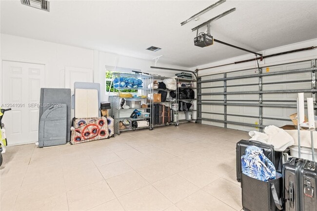 Building Photo - 18 Eleuthera Dr