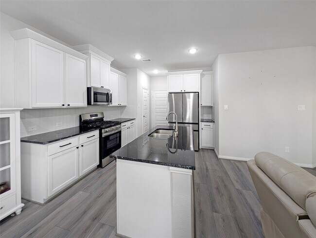 Building Photo - 27939 Western Crk Ct