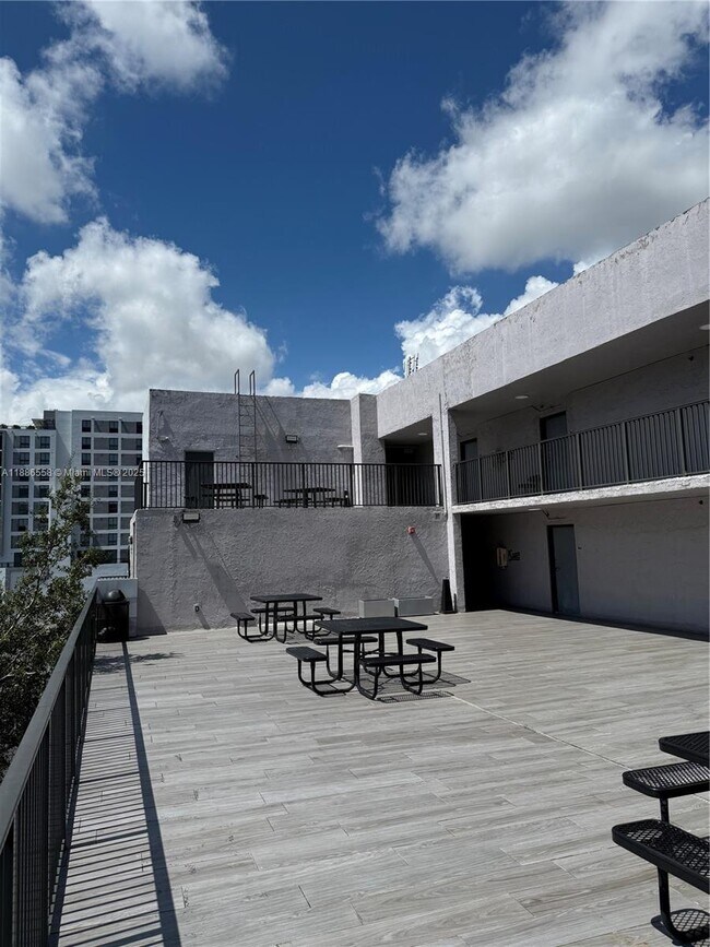 Building Photo - 1531 NW 16th Ave