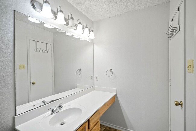 Building Photo - 3 Bedroom and 2 Bathroom located  in Brentfield Subdivision