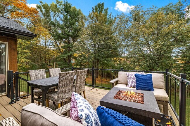 Building Photo - Designer 4 Bedroom Home with Sauna and Walk-Out Lower Level - Available May or June 1st