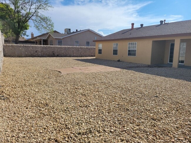 Building Photo - Beautiful 3 bedroom/2 Bath Home!