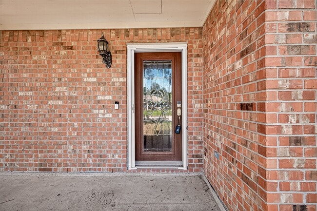 Building Photo - 18174 Woodsdale Ct