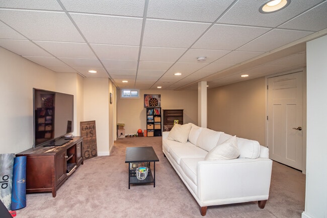 Building Photo - 597 Nash Rd