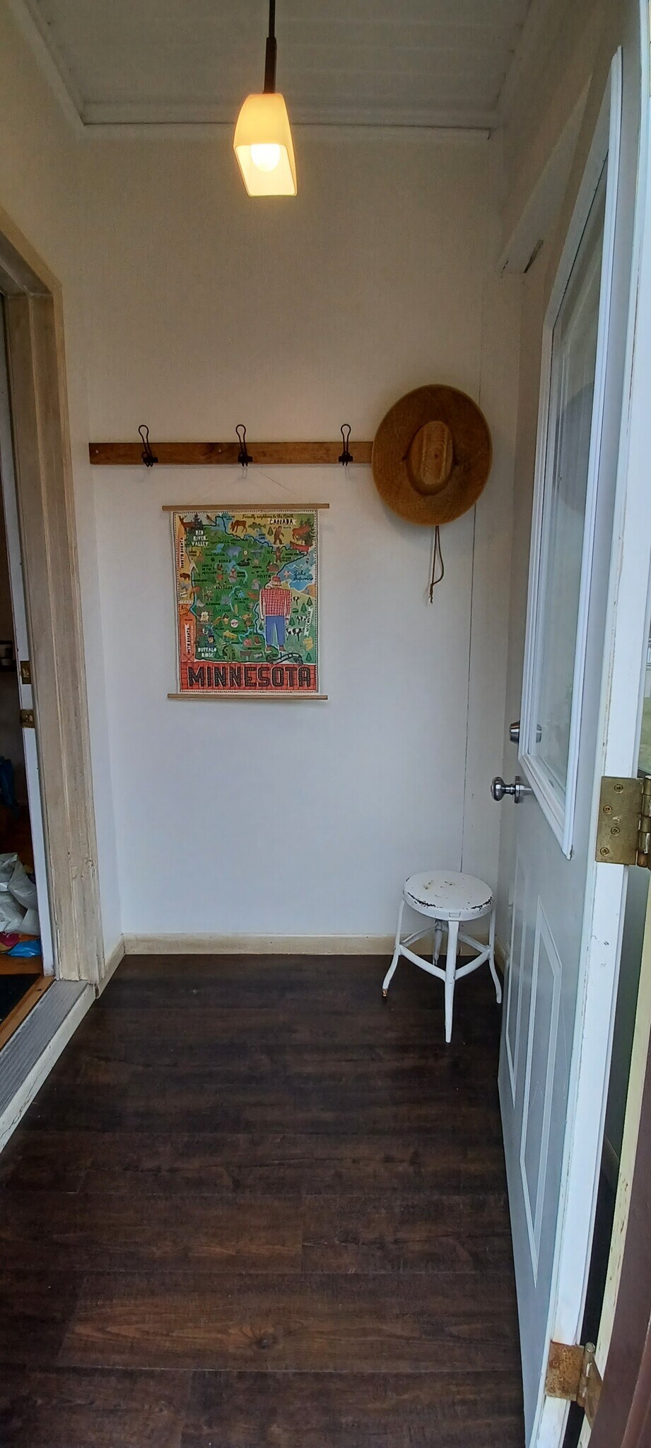 Back Entry - 42 Maple St N
