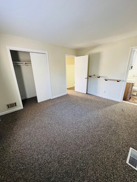 Building Photo - 110 Gunn Rd