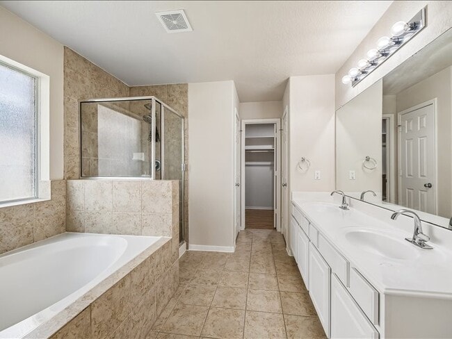 Building Photo - 2715 Gaelic Green St