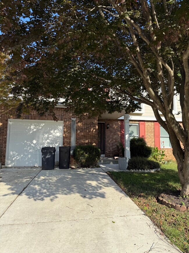 Building Photo - 11 Honeybell Ct