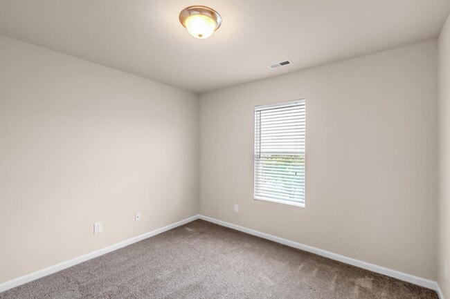 Building Photo - 2937 Westbury Ct
