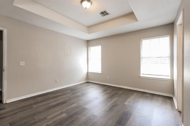 Building Photo - 1836 Parkridge Dr