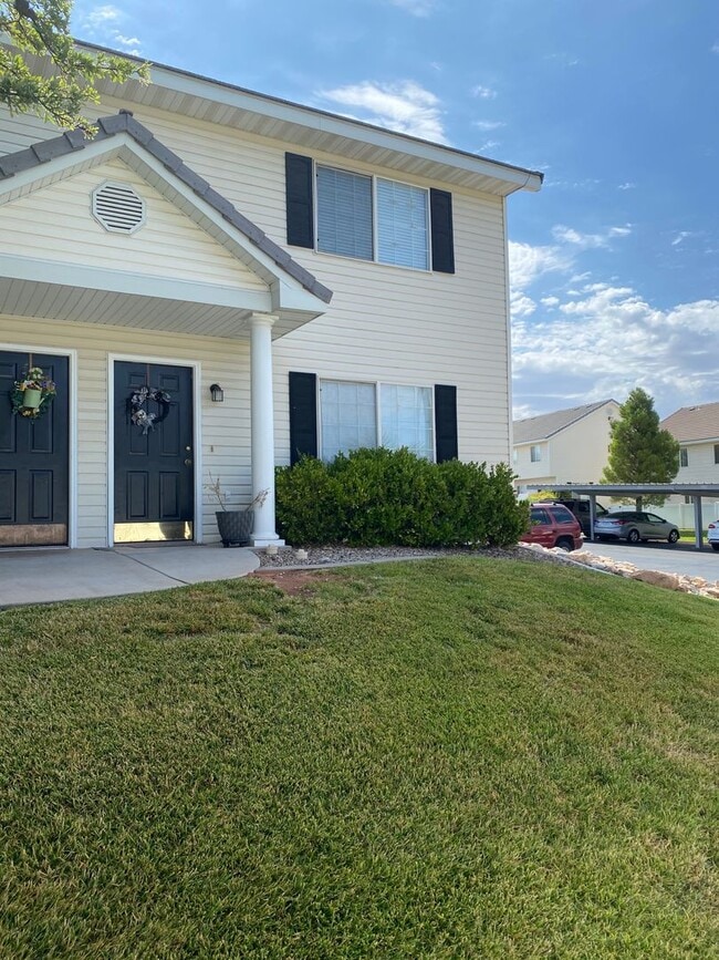 Building Photo - Lexington Hills Townhome