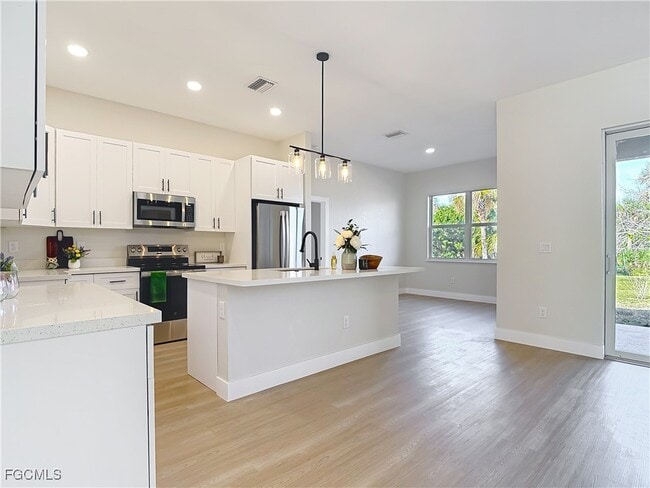 Building Photo - 5006 S Peachtree Cir