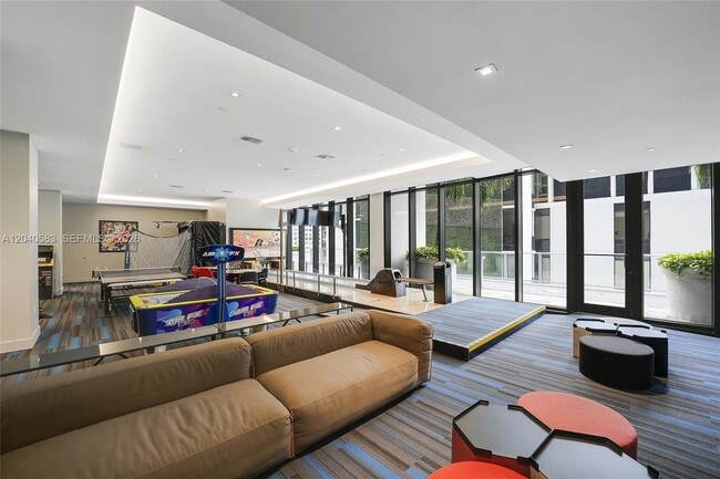 Building Photo - 1010 Brickell Ave