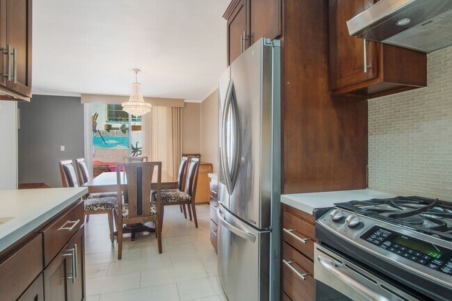 Building Photo - Renovated three-bedroom, three-bath 2-stor...