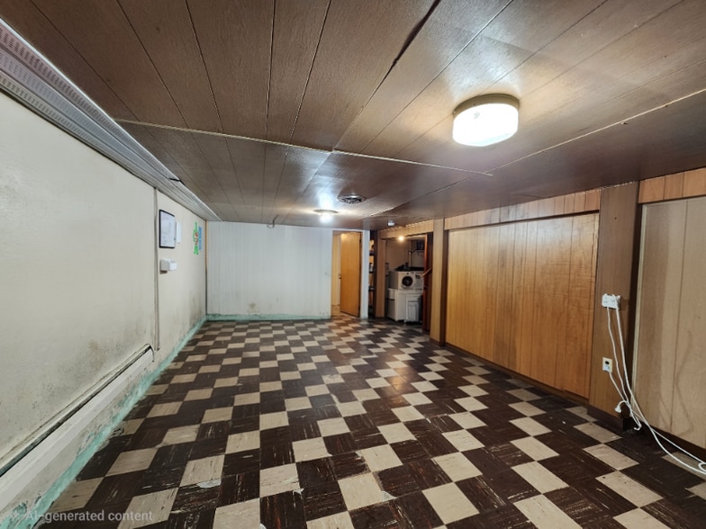 Building Photo - 1706 E 5th St