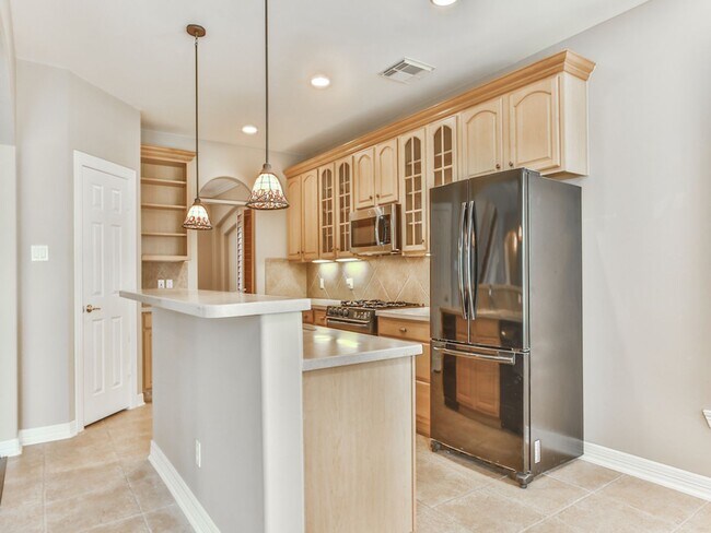 Building Photo - FORE Bedrooms in Del Lago!