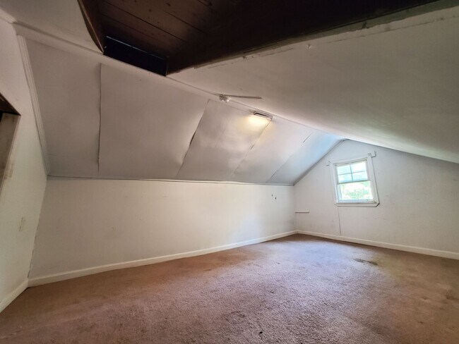 Building Photo - 2577 Eastwood Dr