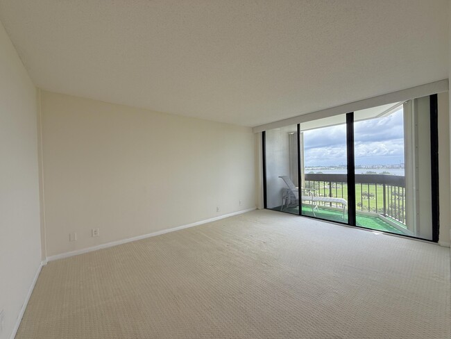 Building Photo - 2000 Presidential Way