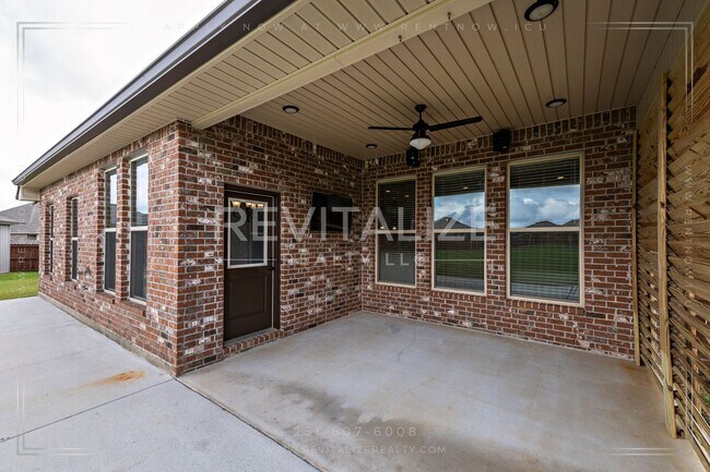 Building Photo - HALF-DEPOSIT SPECIAL! Stunning Luxury Home in Silverhill with Huge Diamond Shaped Backyard!