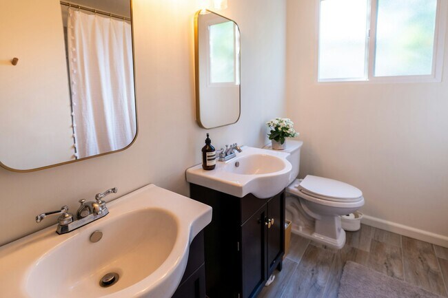 Building Photo - 2628 Hacienda Way