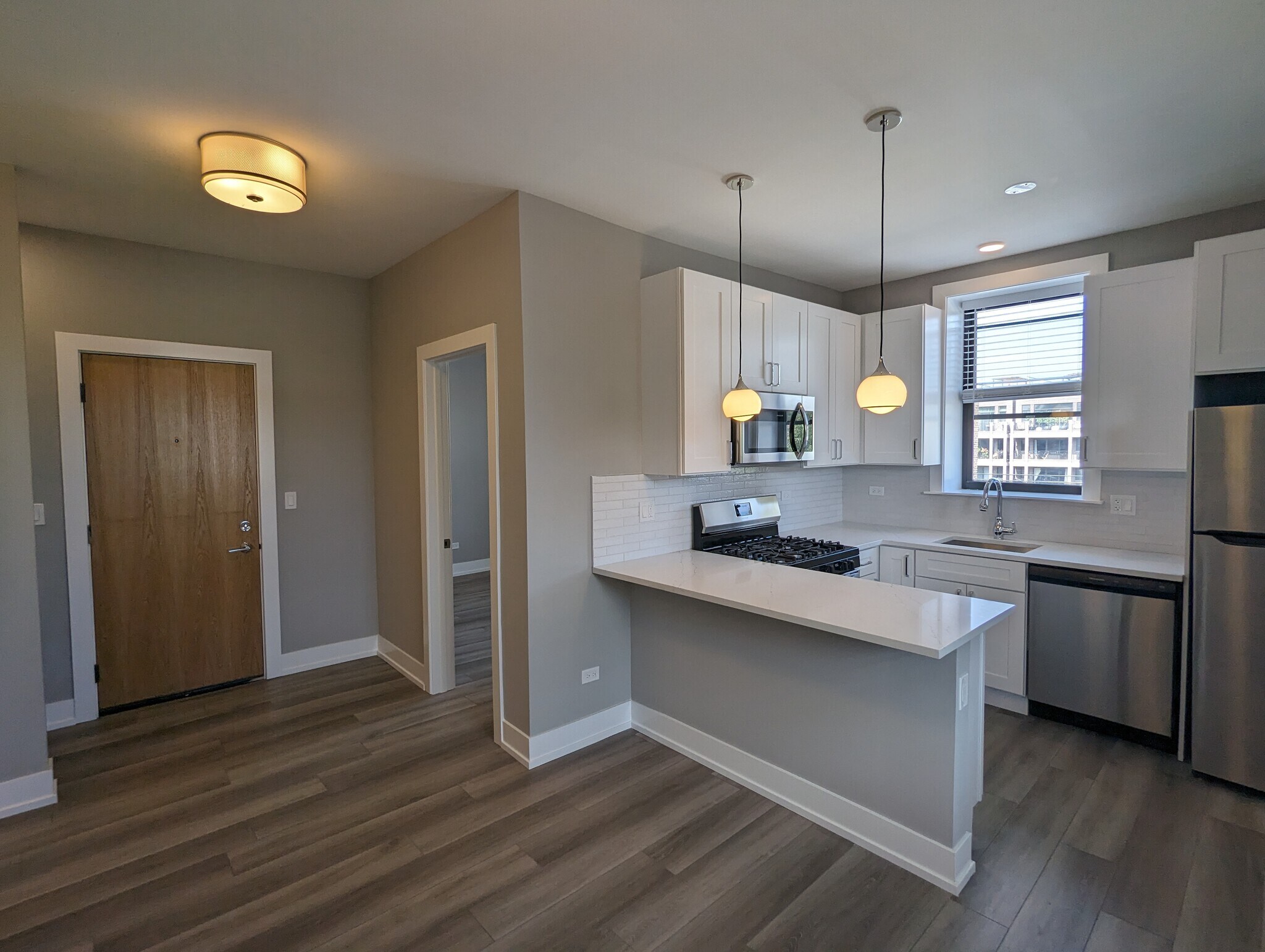 Building Photo - 3935 N Janssen Ave