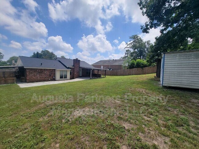 Building Photo - 3737 Woodcock Dr