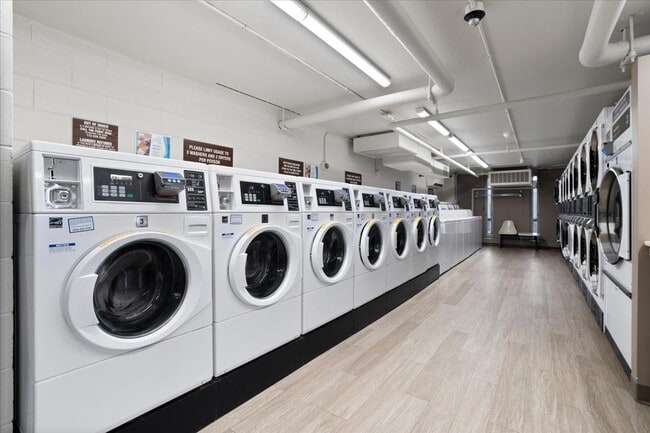 Building Photo - 3550 N Lake Shore Dr