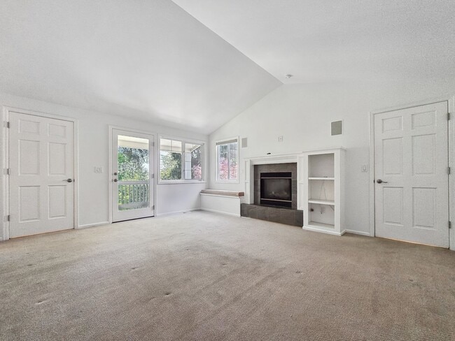 Building Photo - Stunning 4-Bedroom Home with Luxurious Mas...