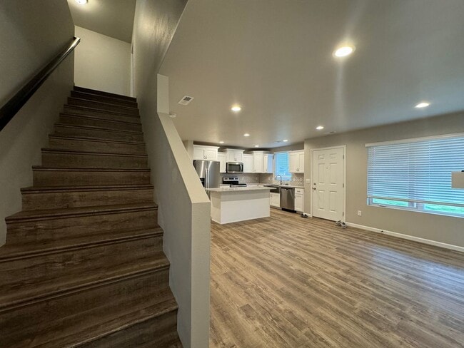 Building Photo - Modern Townhome in South Bismarck Now Available!