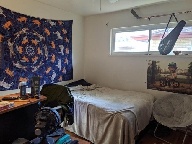 Building Photo - Aug. 2026 Pre-Lease Spacious 5-Bedroom Hom...