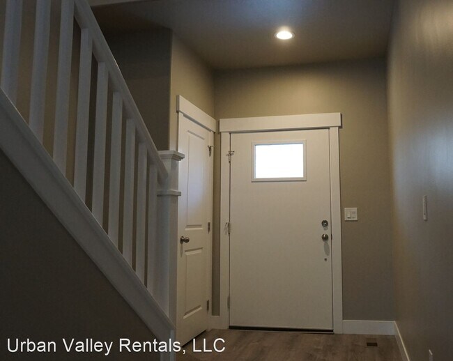 Building Photo - 3 br, 3.5 bath House - 720 E. Ryder Park Ln.