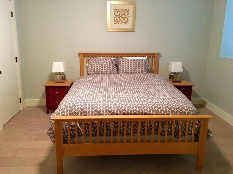 Building Photo - 5 Park Ln