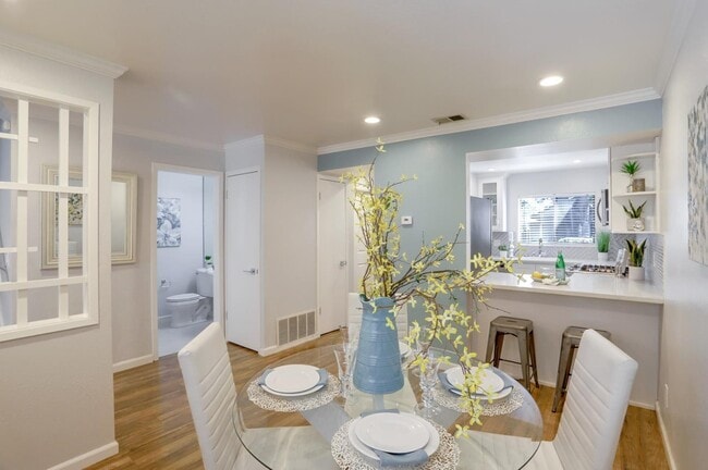 Building Photo - 545 Cassatt Way