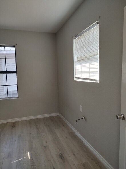 Building Photo - 551 Cincinnati Ave