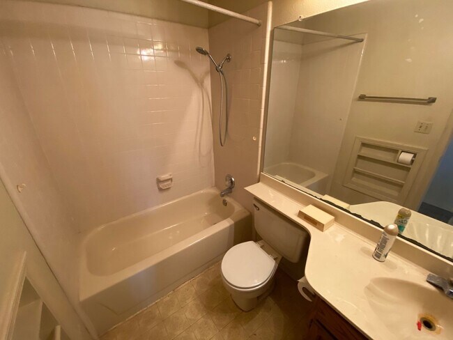 Building Photo - Northeast El Paso 3 bed