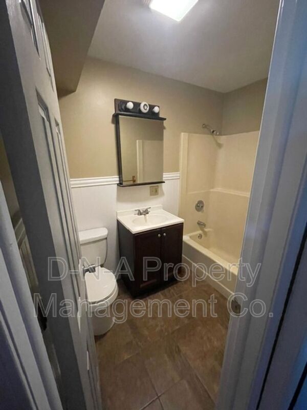 Building Photo - 307 Adams Dr