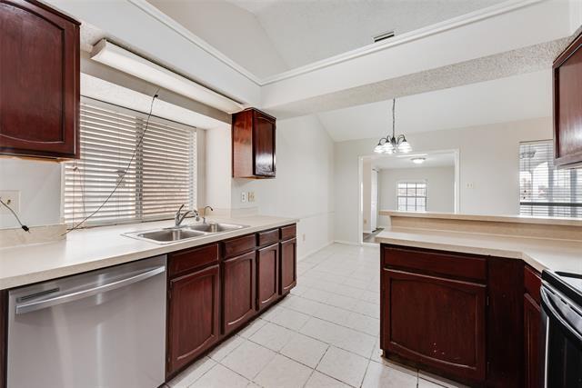 Building Photo - 1317 Lakeshore Dr