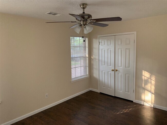 Building Photo - 1103 Mountain Meadows Dr