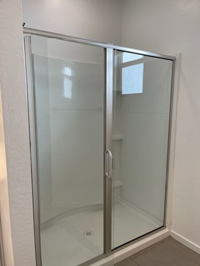 Building Photo - Mountain view single story home.