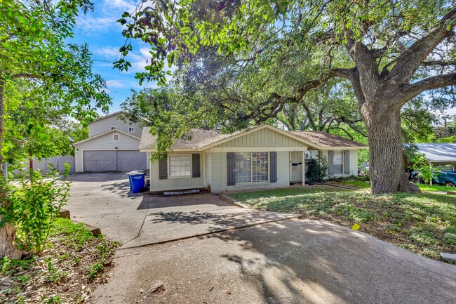 Building Photo - 4603 Lennox Dr