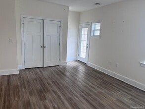 Building Photo - 351 W Montauk Hwy