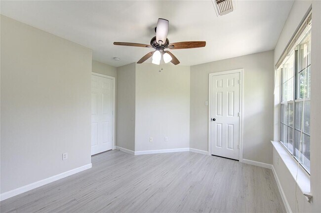 Building Photo - 15 Ledgestone Pl